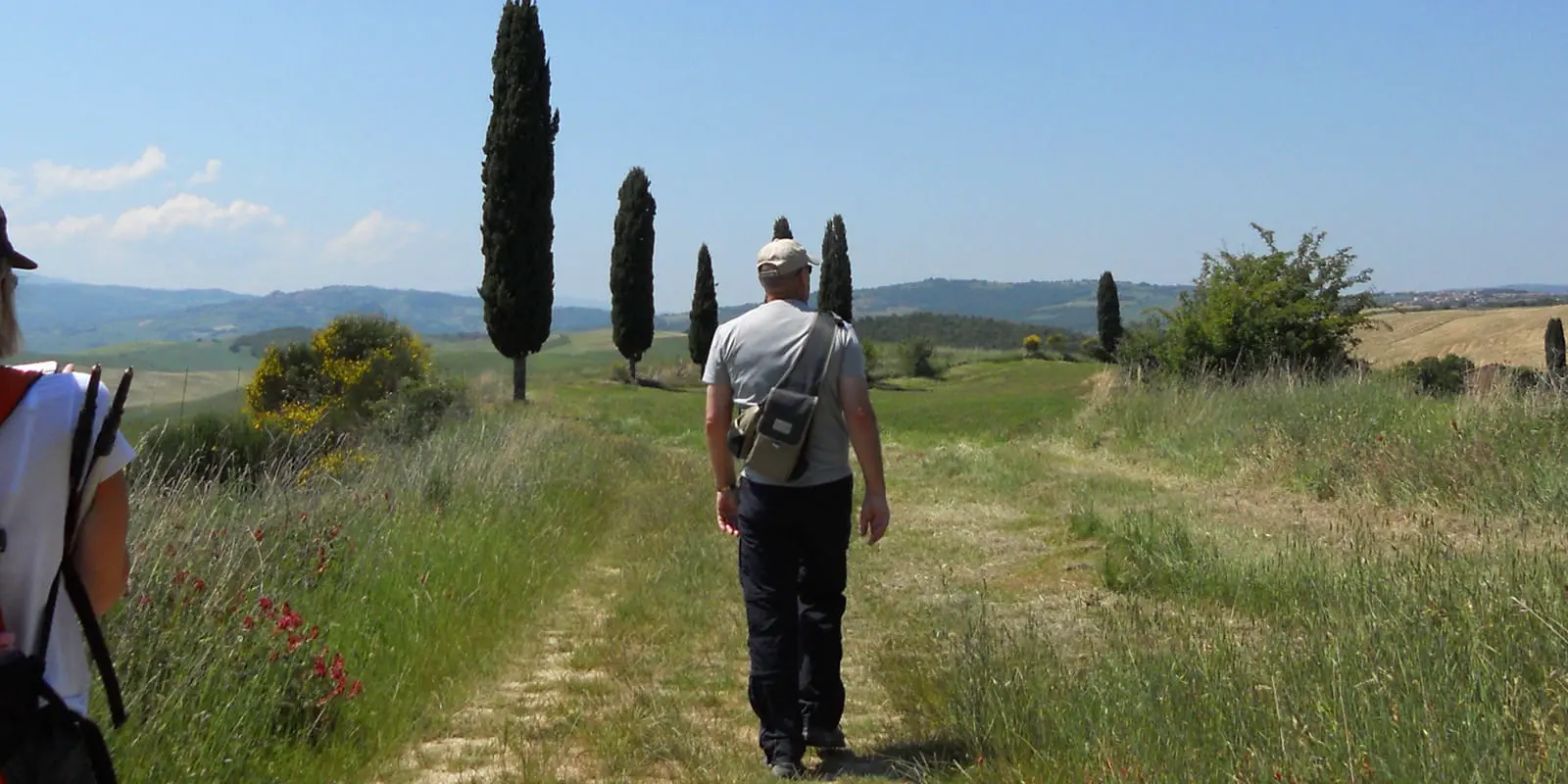walking in val d orcia in spring