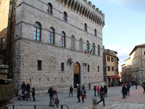 montepulciano-town-hall.jpg